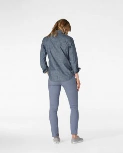 Stio Women's Ashton Chambray Shirt - Past Season 41 Stio Women's Ashton Chambray Shirt - Past Season -Hot Sale Stio Store W Ashton Chambray Shirt Dark Chambray 4 ce33ef92 c561 48bf b56a 4ab330406ed1