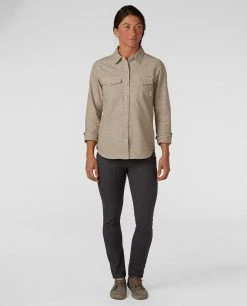 Stio Women's Ashton Chambray Shirt - Past Season 31 Stio Women's Ashton Chambray Shirt - Past Season -Hot Sale Stio Store W Ashton Chambray Shirt Rodeo Dust 3 87dd338f 08a7 4cdb 94f8 fb56321f8ce6